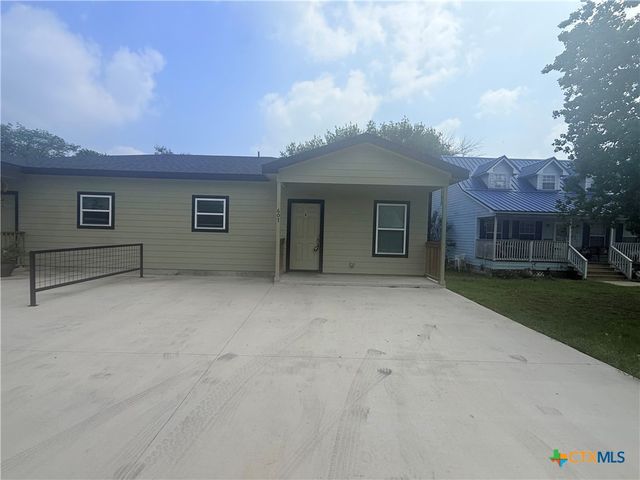 607 E Martindale Road B, Seguin, TX 78155