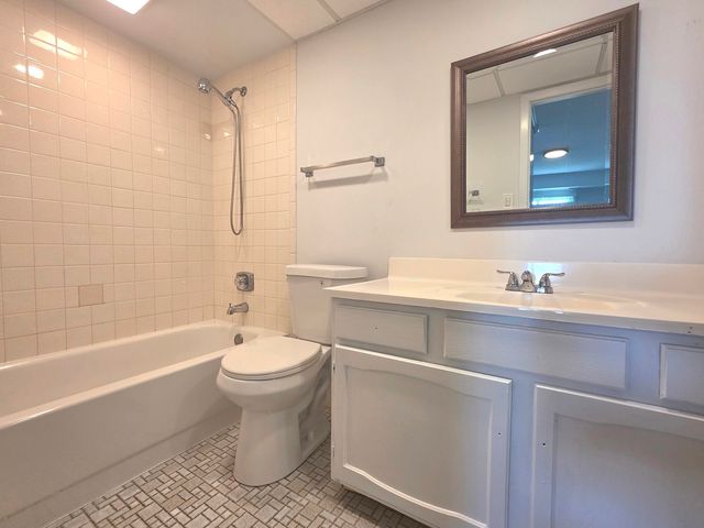 350 Plum Creek Drive 406, Wheeling, IL 60090