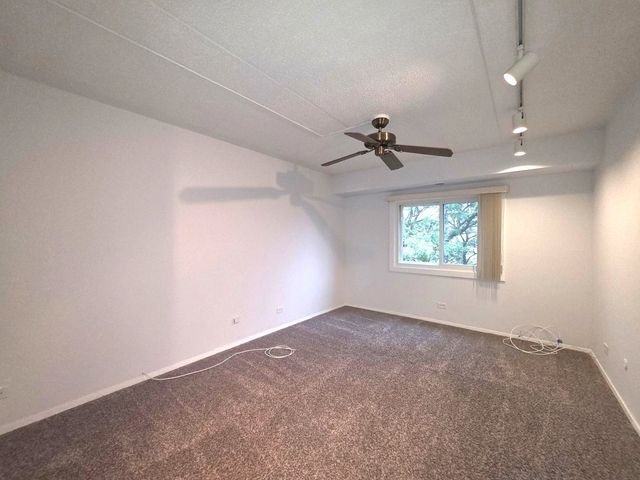 350 Plum Creek Drive 406, Wheeling, IL 60090
