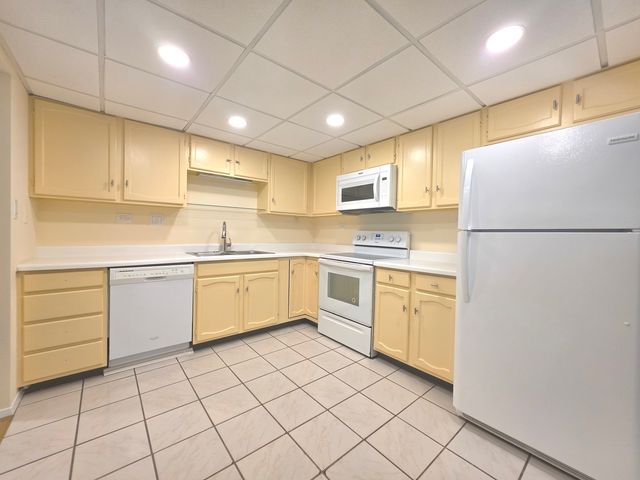 350 Plum Creek Drive 406, Wheeling, IL 60090
