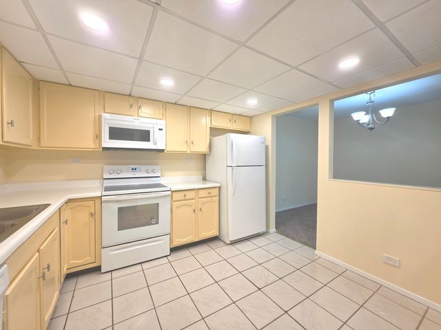 350 Plum Creek Drive 406, Wheeling, IL 60090