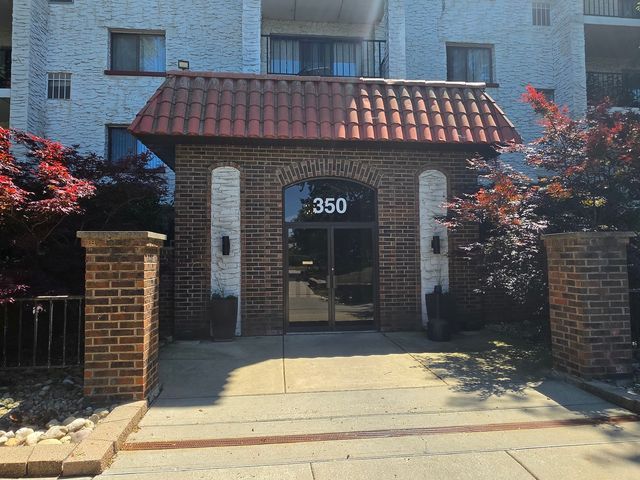 350 Plum Creek Drive 406, Wheeling, IL 60090