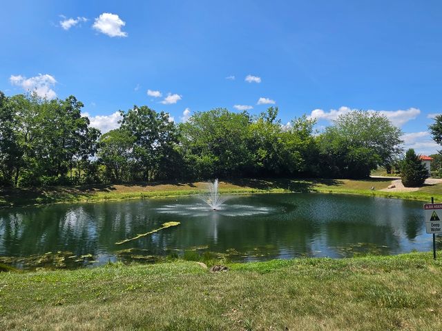 350 Plum Creek Drive 406, Wheeling, IL 60090