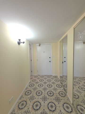 350 Plum Creek Drive 406, Wheeling, IL 60090
