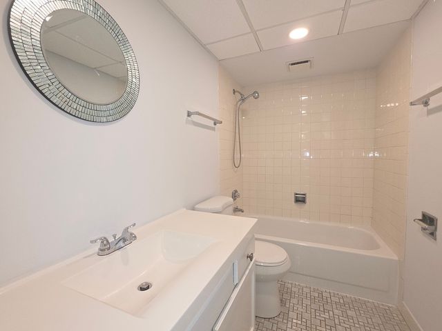 350 Plum Creek Drive 406, Wheeling, IL 60090