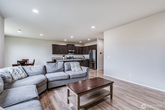 18806 106th Avenue Ct E, Puyallup, WA 98374