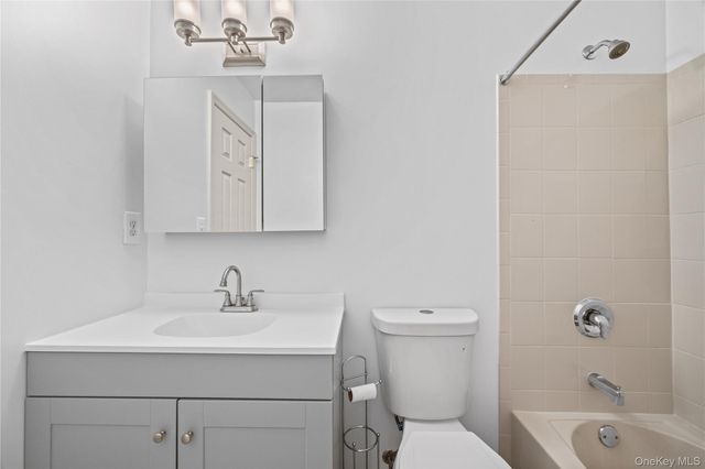 123 Heron Lane 454, Bronx, NY 10473