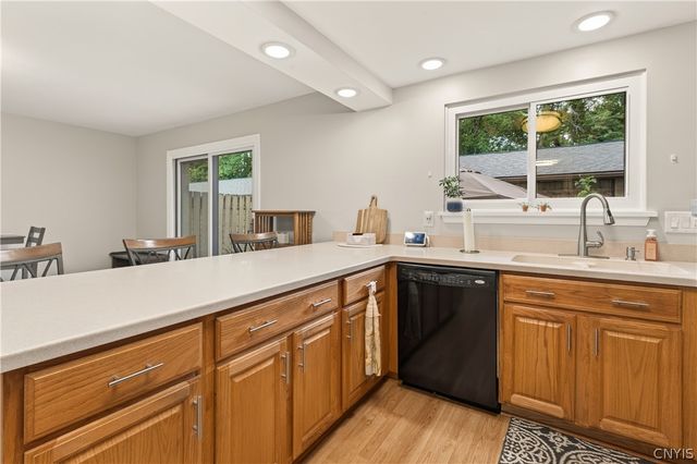 149 New Wickham Dr, Penfield, NY 14526