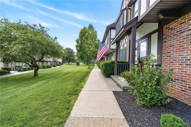 149 New Wickham Dr, Penfield, NY 14526