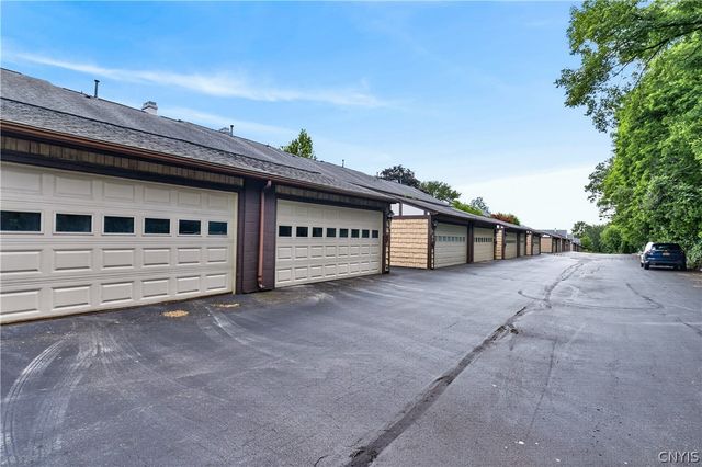 149 New Wickham Dr, Penfield, NY 14526