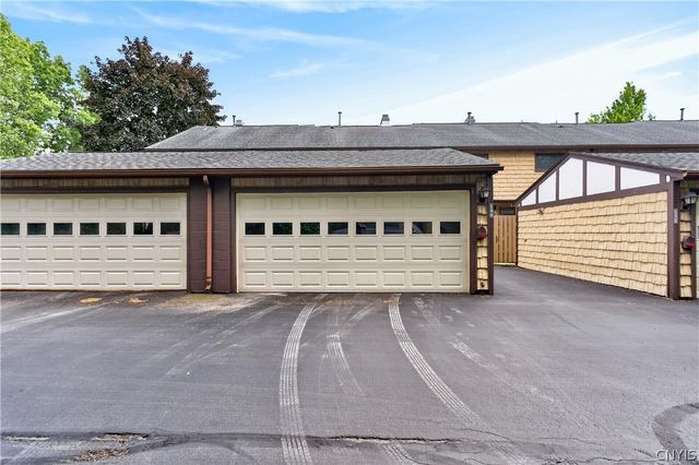 149 New Wickham Dr, Penfield, NY 14526