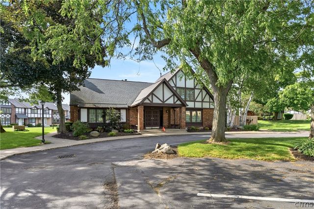 149 New Wickham Dr, Penfield, NY 14526