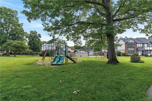 149 New Wickham Dr, Penfield, NY 14526