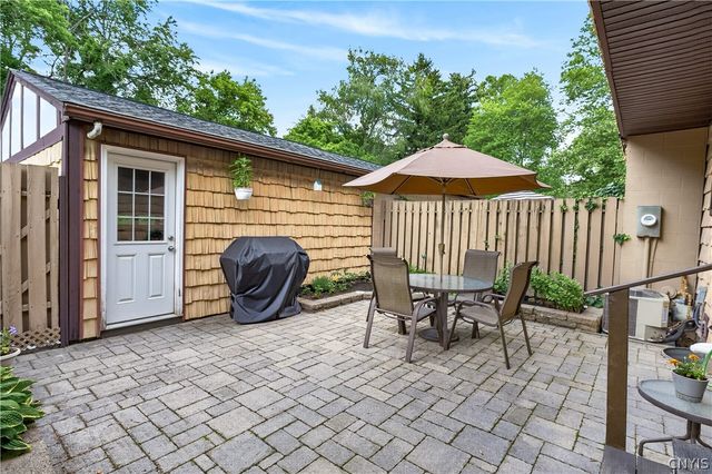 149 New Wickham Dr, Penfield, NY 14526