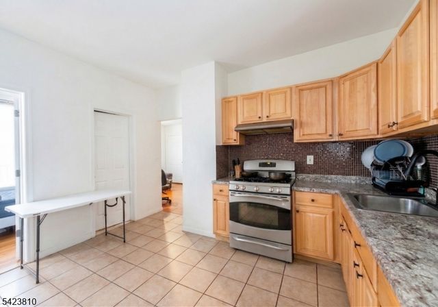 76 N 4Th St, Paterson City, NJ 07522