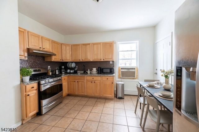 76 N 4Th St, Paterson City, NJ 07522