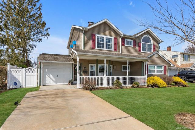 32 Return Lane, Levittown, NY 11756