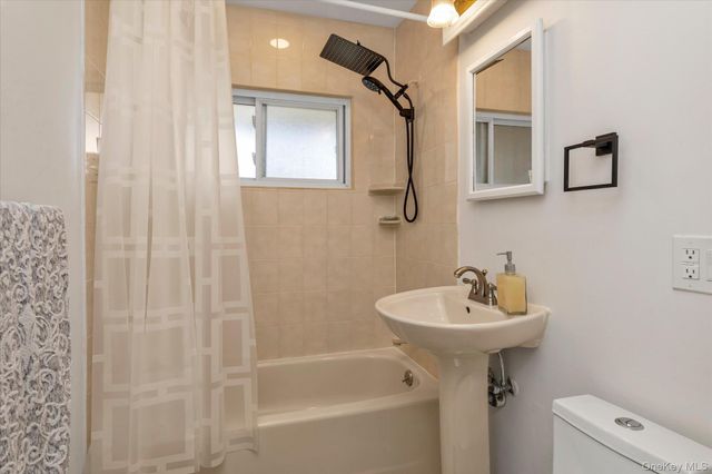 32 Return Lane, Levittown, NY 11756