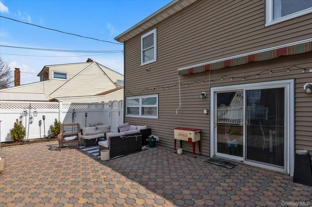 32 Return Lane, Levittown, NY 11756