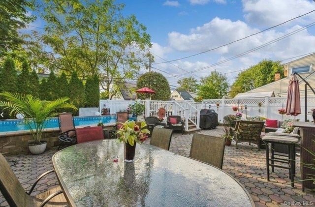 32 Return Lane, Levittown, NY 11756