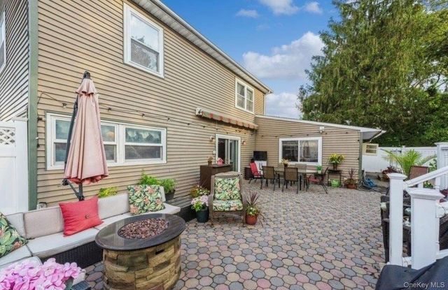 32 Return Lane, Levittown, NY 11756