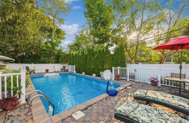 32 Return Lane, Levittown, NY 11756