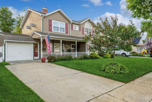 32 Return Lane, Levittown, NY 11756