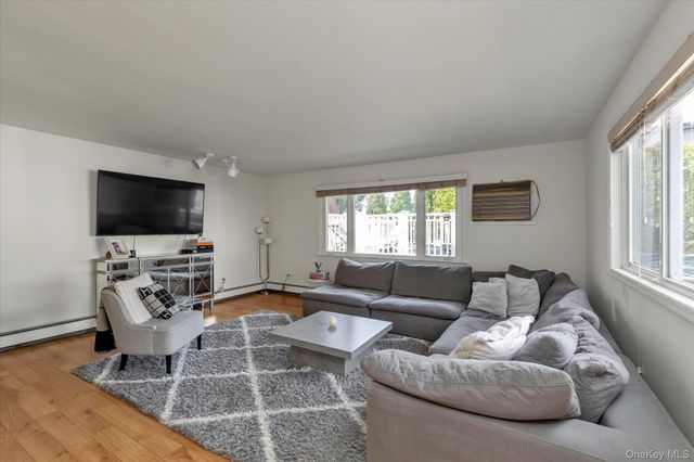 32 Return Lane, Levittown, NY 11756