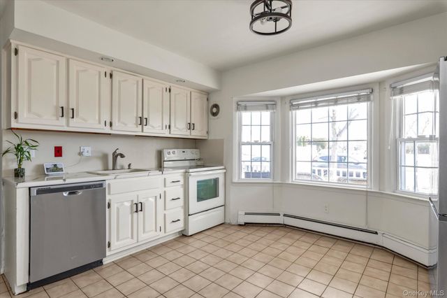 32 Return Lane, Levittown, NY 11756