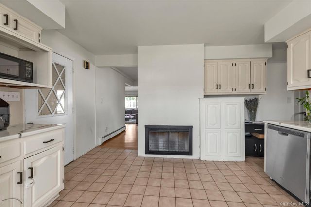 32 Return Lane, Levittown, NY 11756