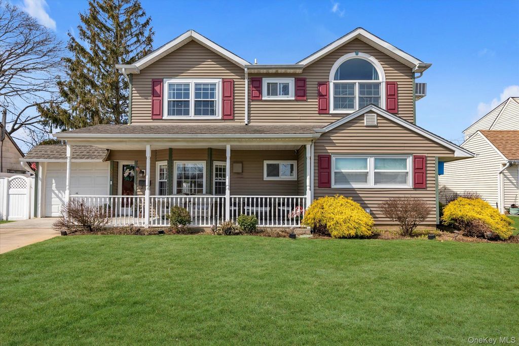 32 Return Lane, Levittown, NY 11756