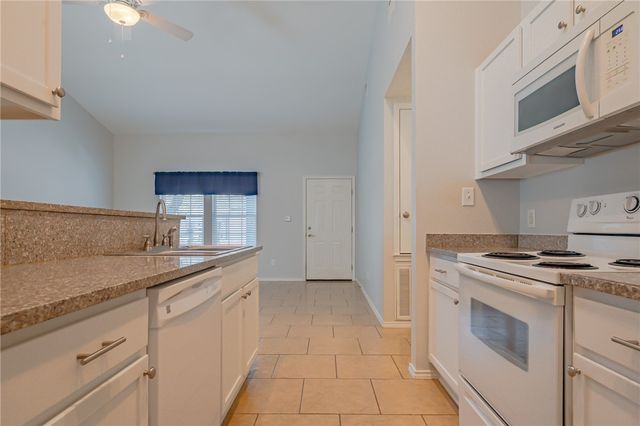 132 Pecan Harbor St, Rockport, TX 78382