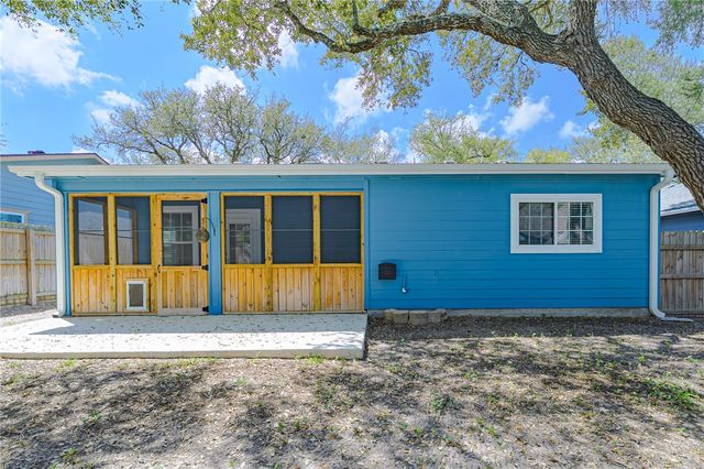 132 Pecan Harbor St, Rockport, TX 78382