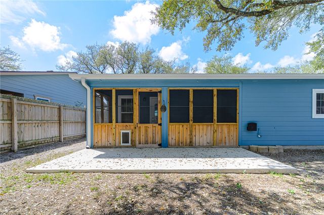 132 Pecan Harbor St, Rockport, TX 78382