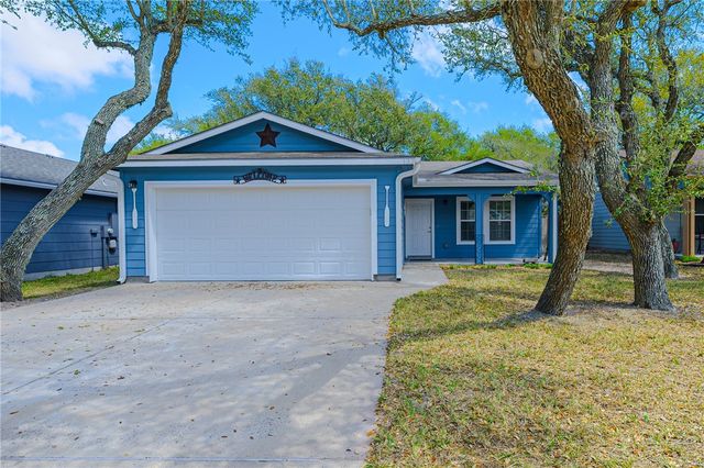 132 Pecan Harbor St, Rockport, TX 78382