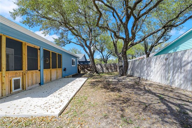 132 Pecan Harbor St, Rockport, TX 78382