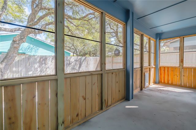 132 Pecan Harbor St, Rockport, TX 78382