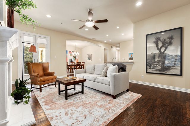 2811 Hood Street E, Dallas, TX 75219