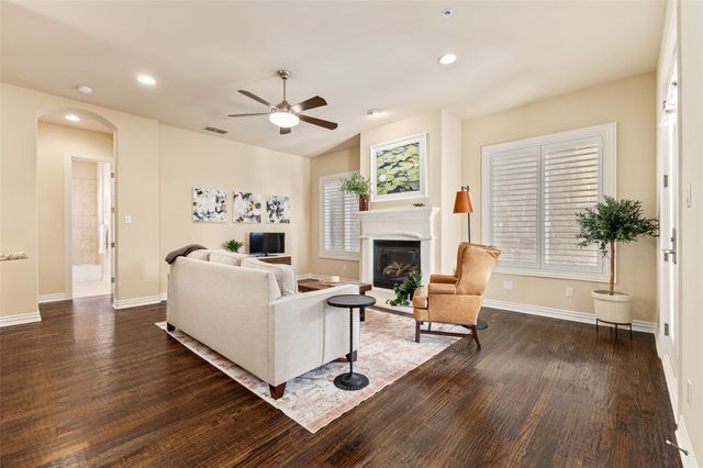 2811 Hood Street E, Dallas, TX 75219
