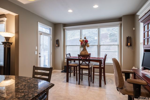 18010 Dewey Circle, Elkhorn, NE 68022