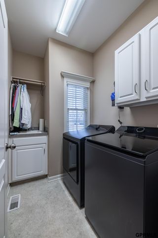 18010 Dewey Circle, Elkhorn, NE 68022