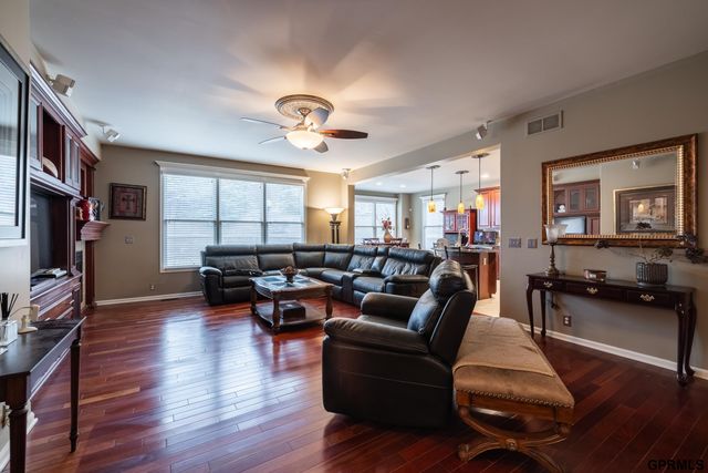 18010 Dewey Circle, Elkhorn, NE 68022