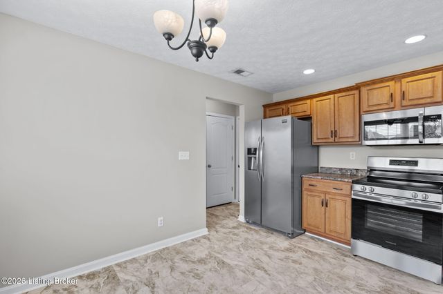 514 Hill Terrace Dr, Mt Washington, KY 40047