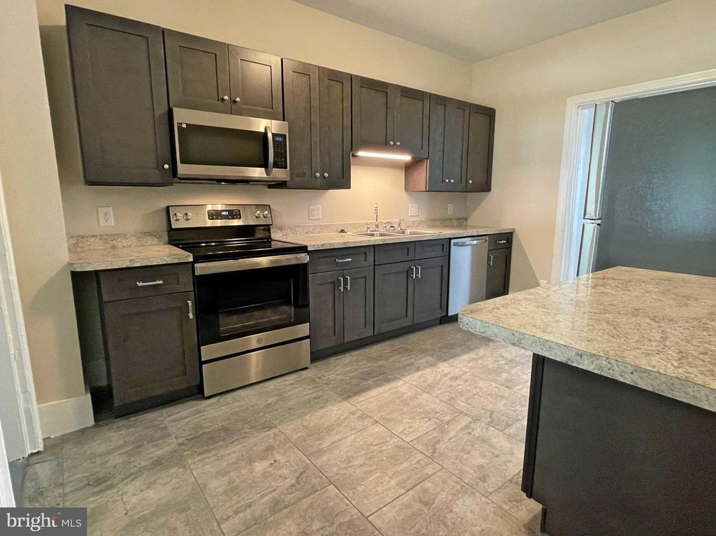 113 E MAIN ST, Shiremanstown, PA 17011