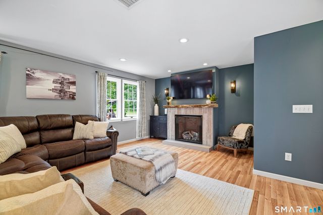 2 Dogwood Drive, Old Lyme, CT 06371
