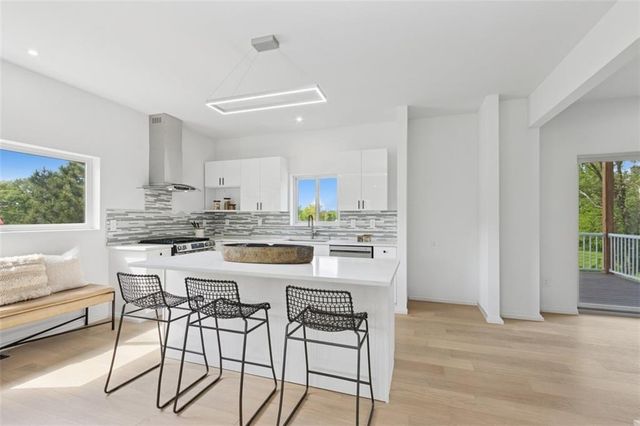 10924 W 67th Street, Shawnee, KS 66203