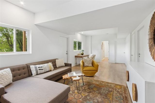 10924 W 67th Street, Shawnee, KS 66203