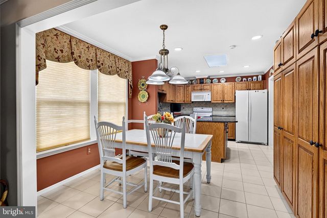 11 CANTERBURY DR, Monroe Township, NJ 08831