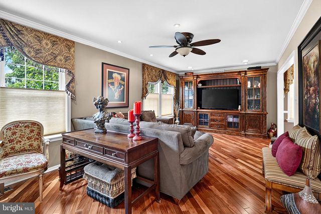 11 CANTERBURY DR, Monroe Township, NJ 08831