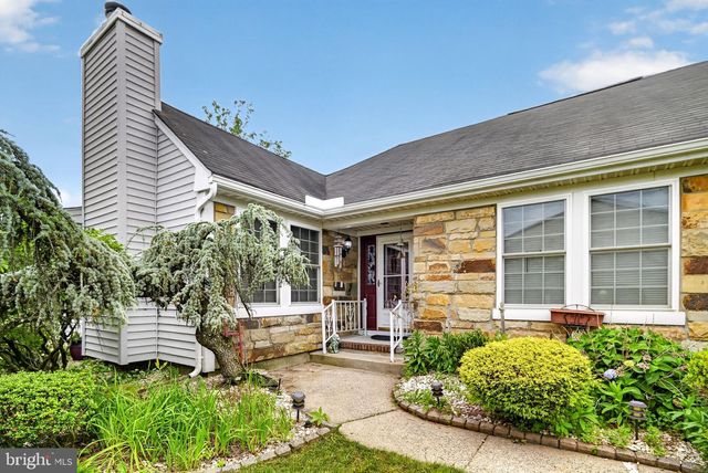 11 CANTERBURY DR, Monroe Township, NJ 08831